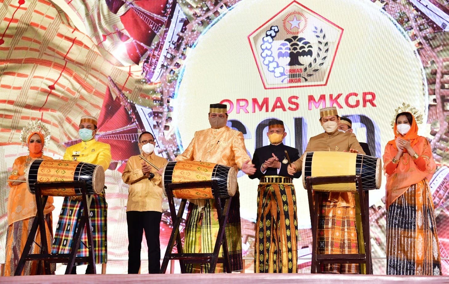 Di Depan Airlangga, Plt Gubernur Sulsel Laporkan Capaian Vaksinasi 70 Persen
