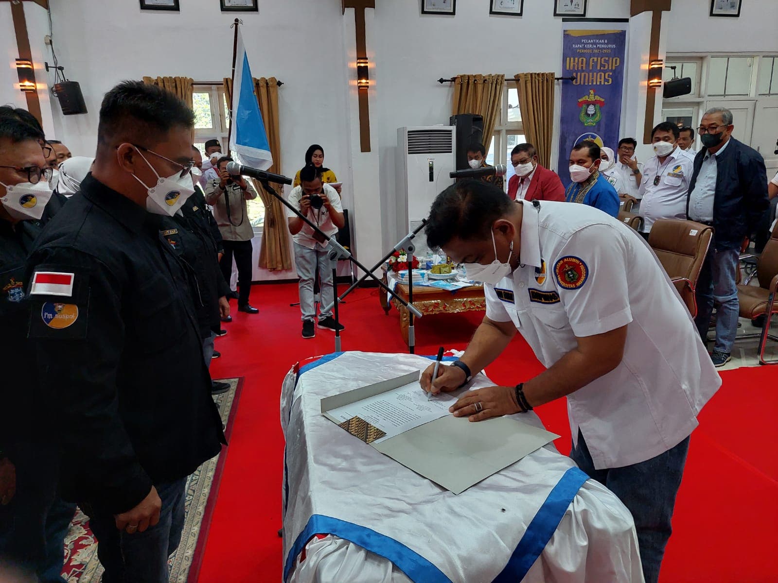 Irwan Adnan Resmi Pimpin IKA Administrasi FISIP Unhas Dua Periode