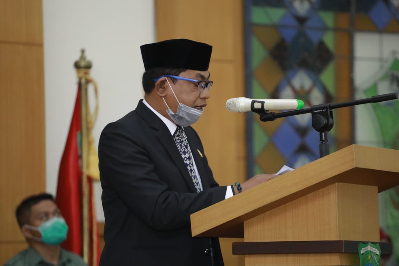 Mahasiswa Pangkep Unjuk Rasa, Ketua DPRD Pangkep Turun Lansung ke Jalan Terima Aspirasi