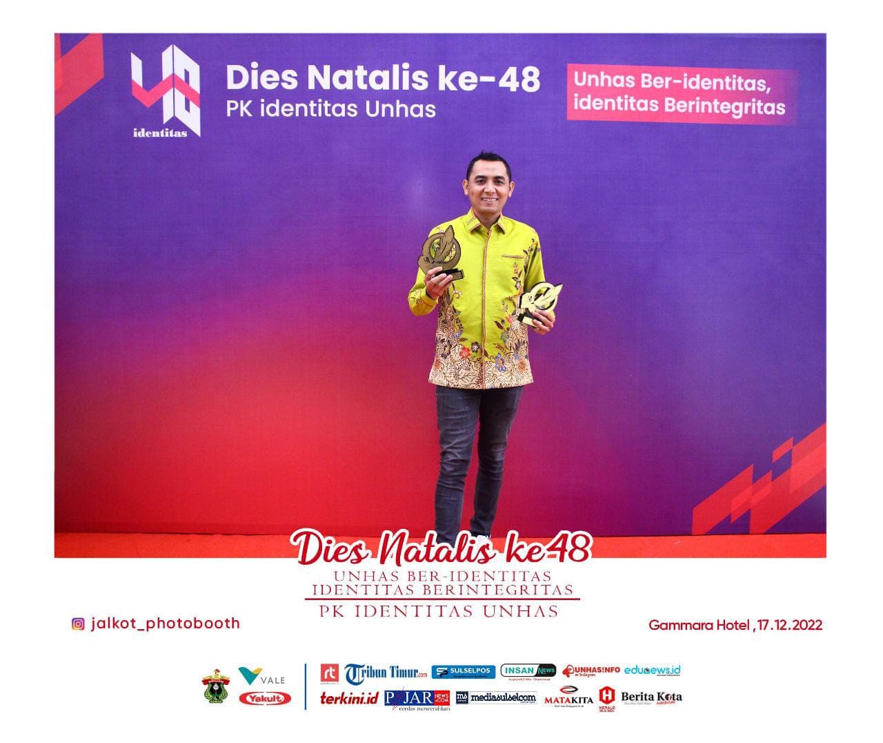 Dosen Muda FH Unhas Sabet Dua Awards Kategori Penulis Terproduktif