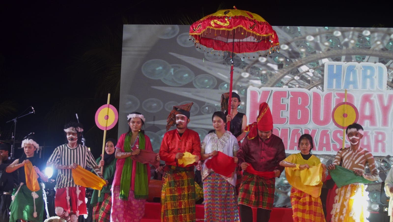 Memukau, Pertunjukan Teater “The Eyes of Marege” Dipentaskan di Puncak Hari Kebudayaan Kota Makassar