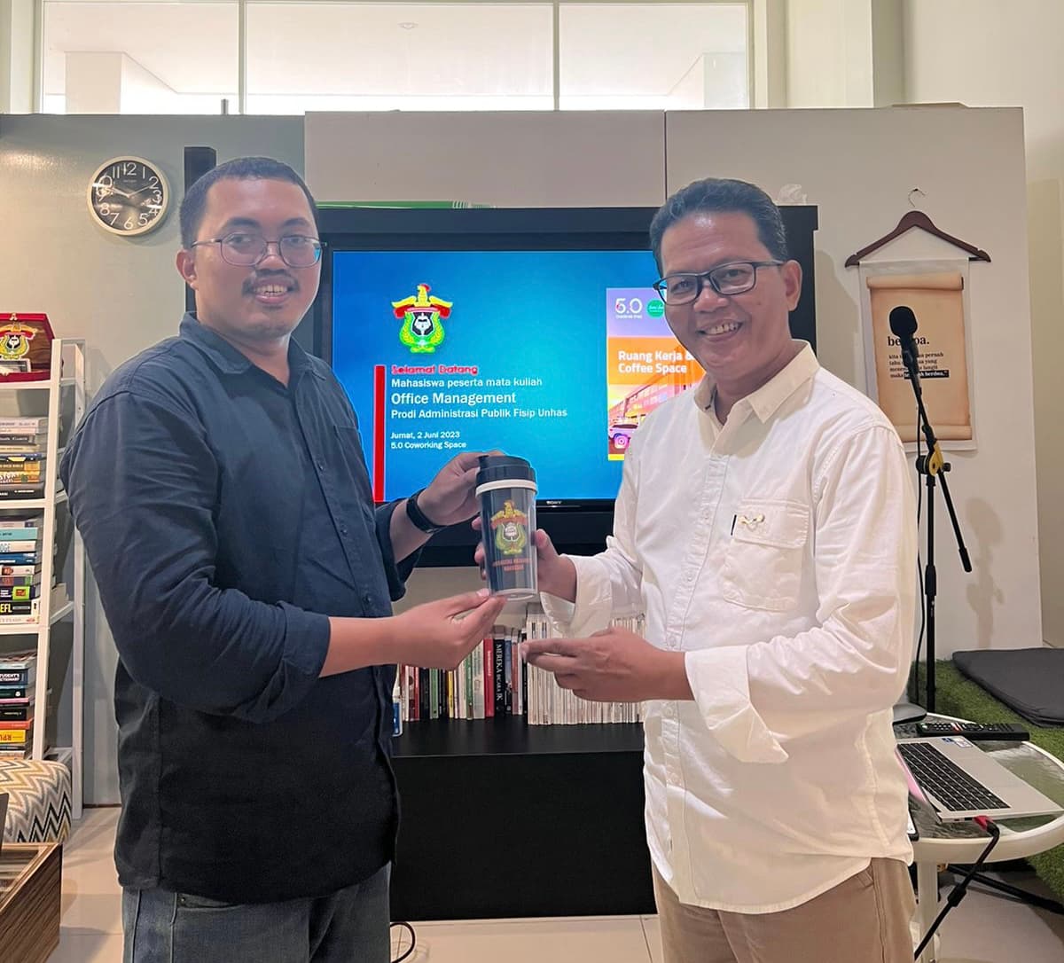 Mahasiswa Administrasi Publik Unhas Belajar Manajemen Perkantoran Modern di 5.0 Coworking Space