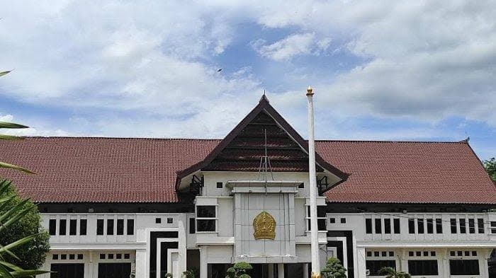 Carut Marut Pengelolaan Keuangan, Publik Kini Soroti Tambal Sulam pembayaran Gaji 13 di Pemda Bone