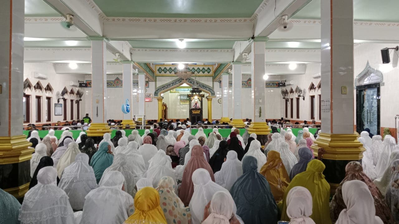 Hujan Deras mengguyur sebagian wilayah Pinrang, Suasana Hari Raya Idul Adha 1445 H di Mesjid Nurul Jihad Teppo tetap berjalan dengan Khidmat