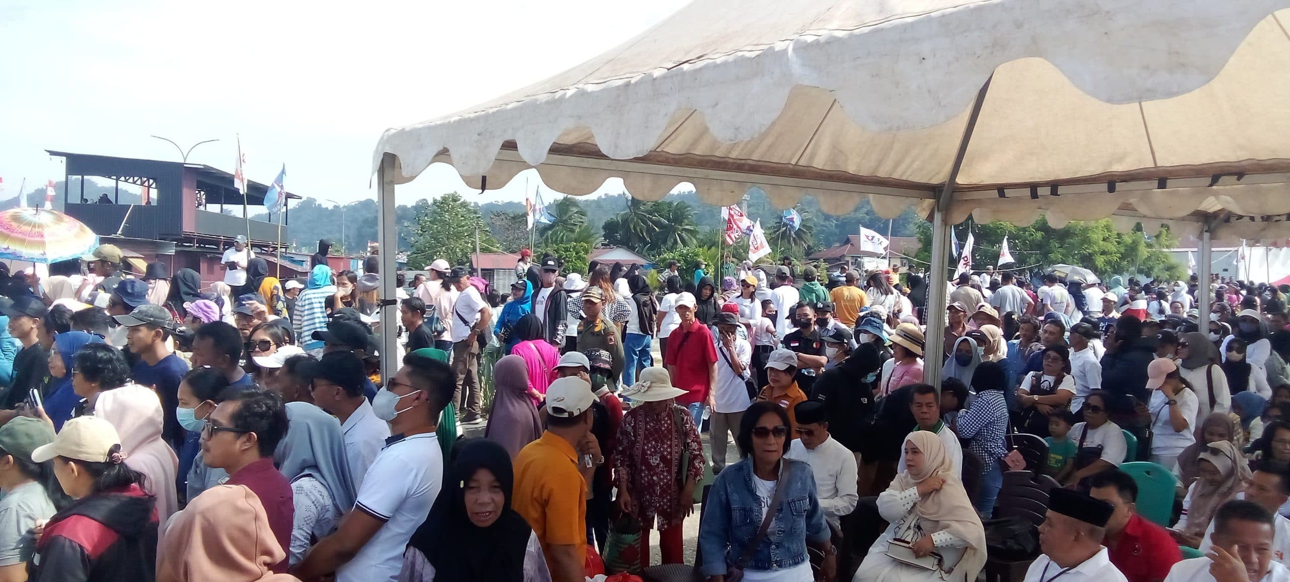 Lautan manusia menyambut mutiara gagasan pasangan Delis-Djira