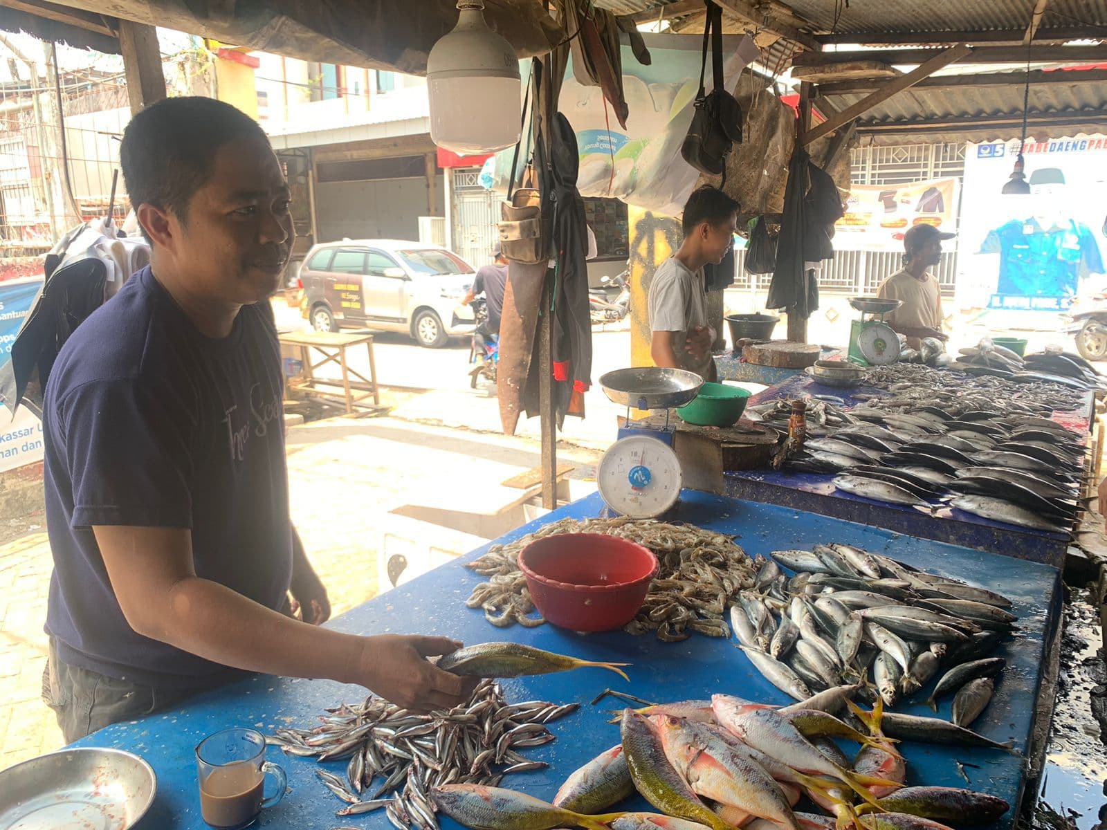 Daeng Lewa Penjual Ikan di Pasar Antang Makassar