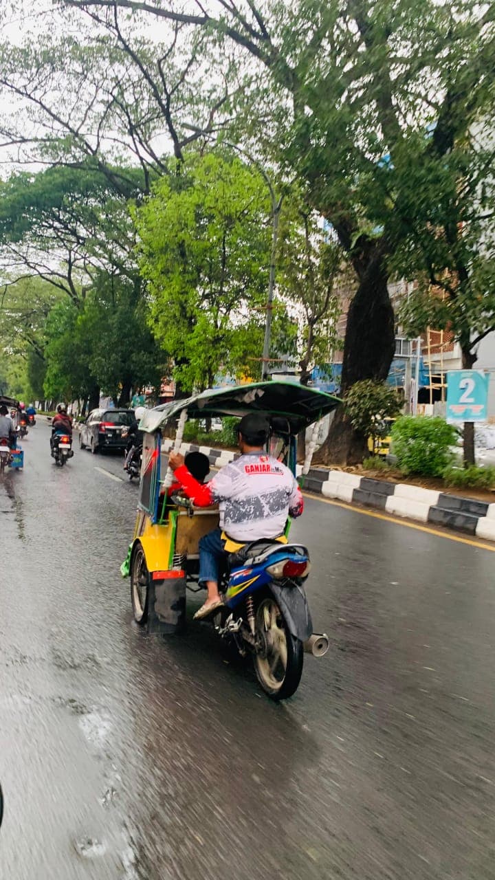 Dinamika Tukang Bentor di Kota Makassar: Sebuah Potret Perjuangan Hidup