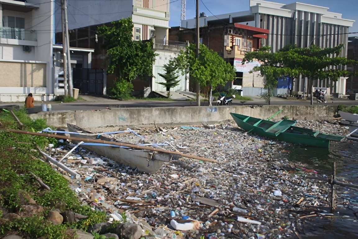 Sampah Menumpuk di Laut Parepare, Ekosistem Terancam Pemerintah Diam Saja