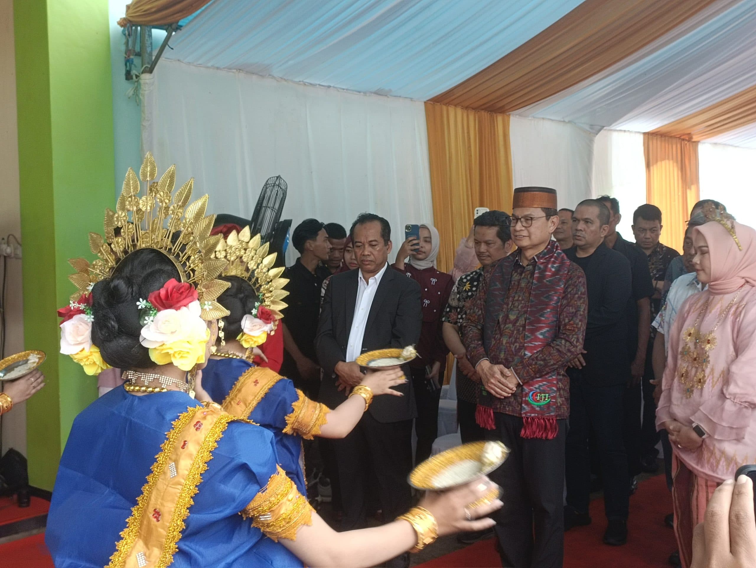Ketua Badan POM RI Tinjau Langsung Uji Klinis Produk Herbal Baru di PT IFI Tbk Takalar