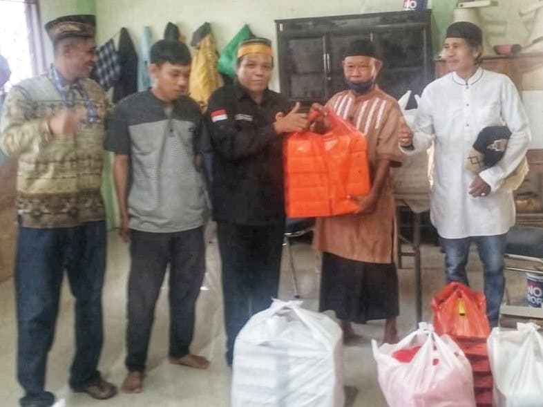Sukses Gelar Jum’at Berkah, H. Ferry Taslim Dt. Toembijo; IKASMIN-SS Membangun Jiwa Kemanusiaan