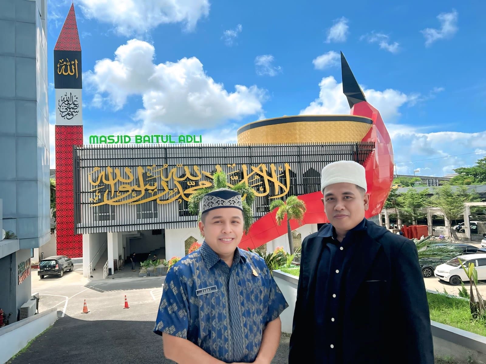 H. Ferry Taslim Dt. Toembijo Silaturahim dengan Dt. Mangkuto Alam di Masjid Baitul Adli Kejati Sulsel