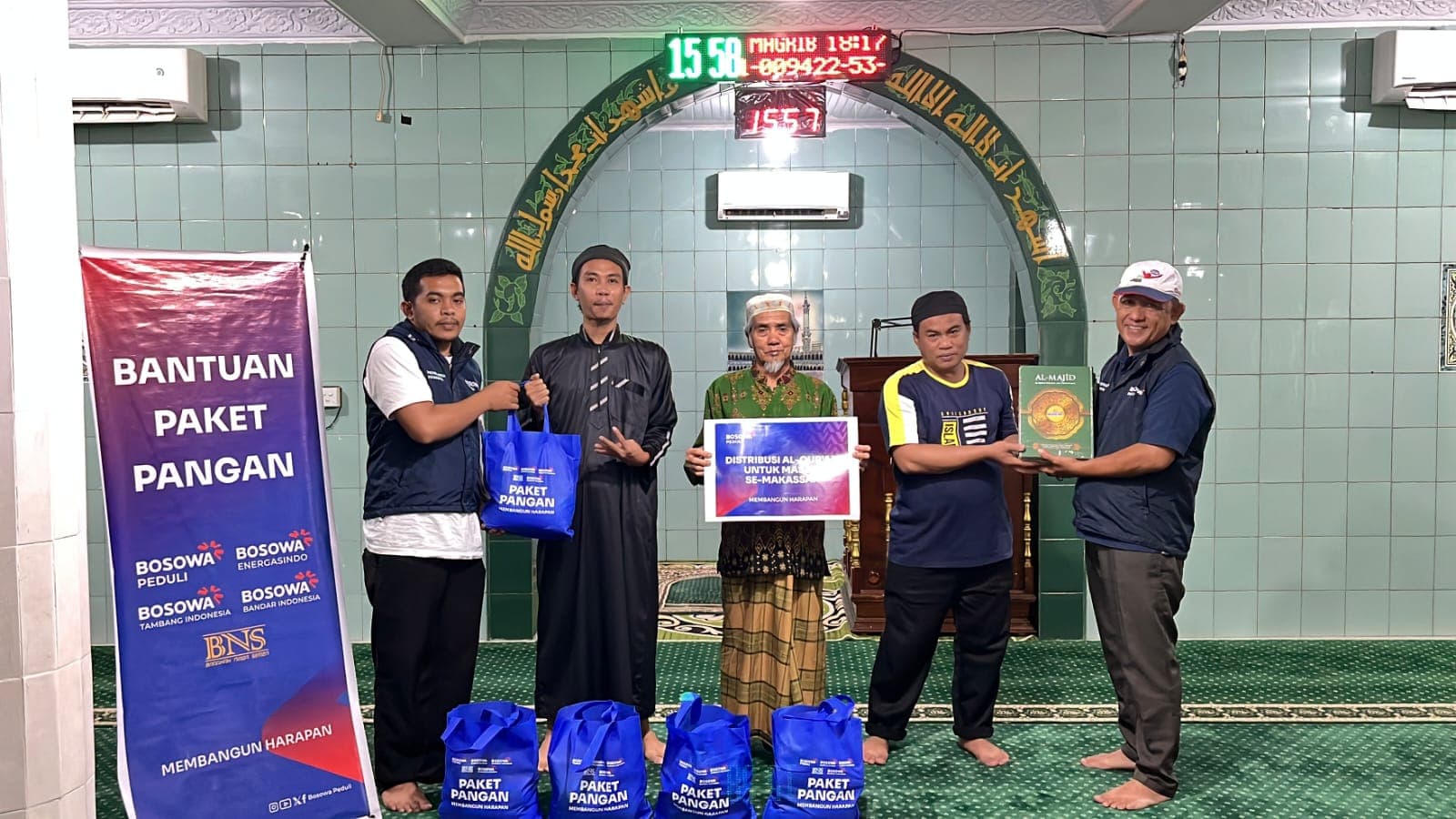 Bosowa Peduli Bersama Unit Bisnis Bosowa Group Salurkan Pangan dan Al-Qur’an di Sejumlah Masjid
