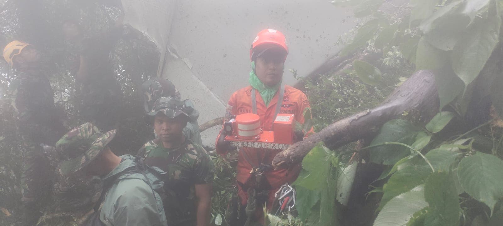 Tim SAR Gabungan Temukan Black Box Pesawat ATR 42-500