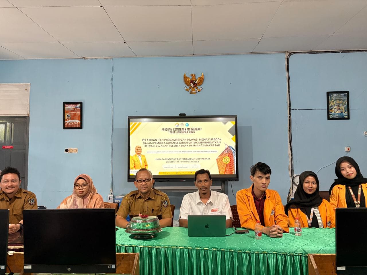 Pelatihan Inovasi Media Flipbook di SMAN 12 Makassar Tingkatkan Literasi Sejarah Peserta Didik