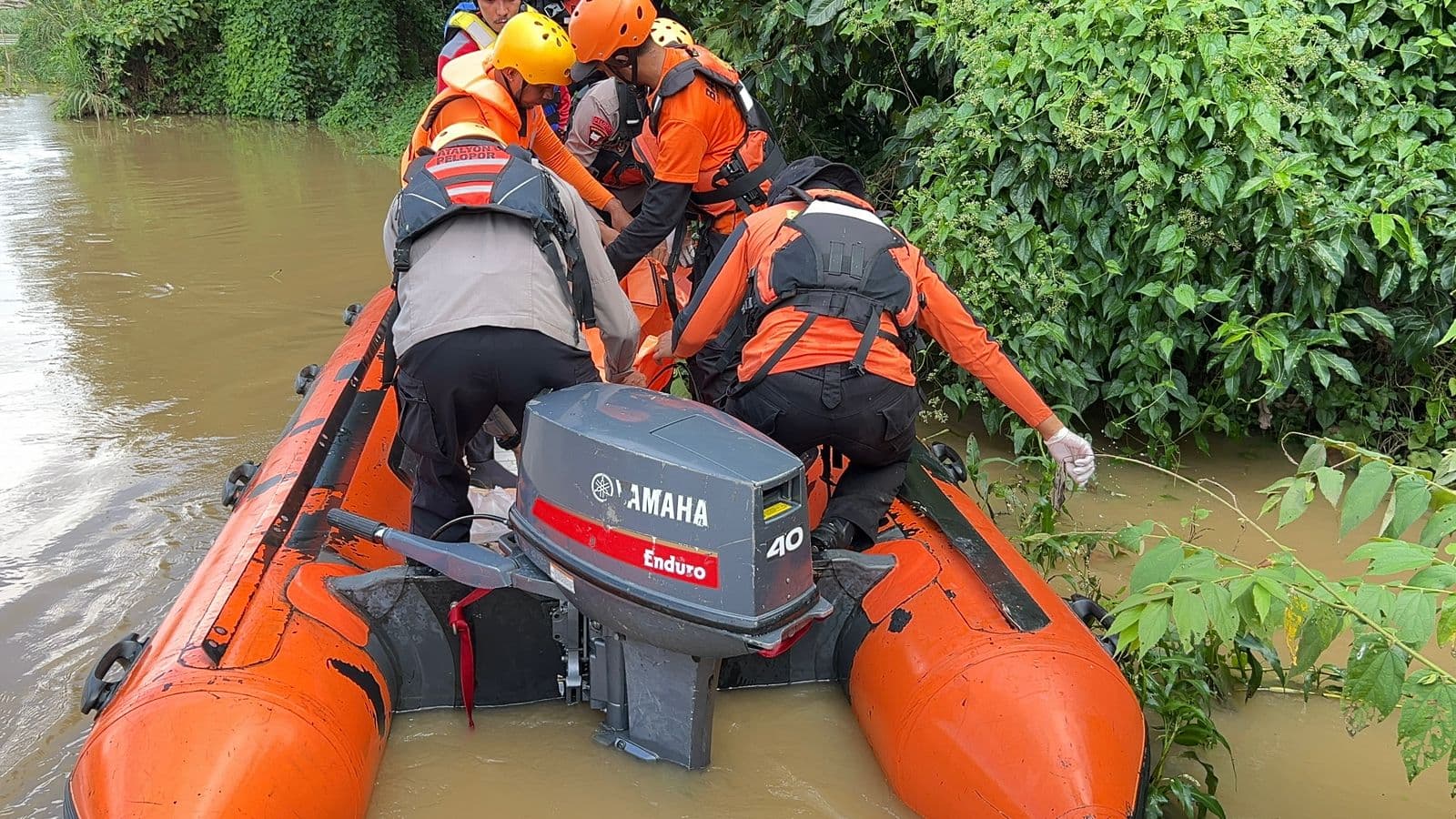 Dua Bocah Terseret Arus Sungai Walanae Wajo Saat Berenang, 1 Ditemukan Meninggal Dunia