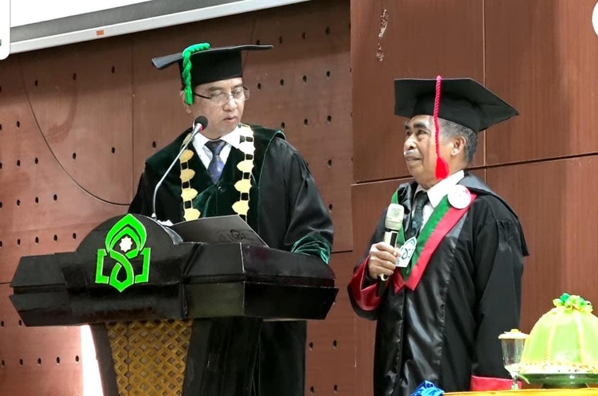 Wisudawan Tertua UIN Alauddin Berusia 71 Tahun, Punya 12 Cucu dan Masih Mengajar