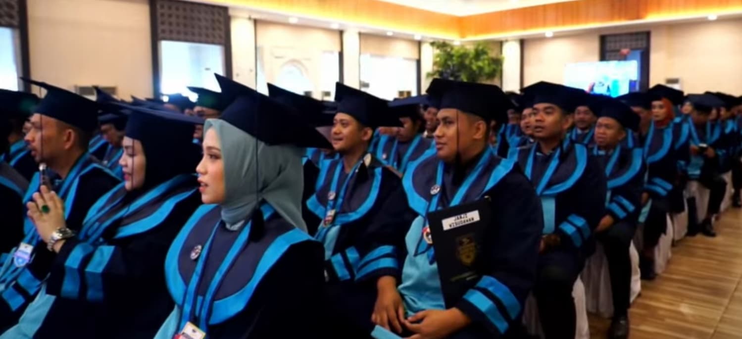 Wisuda 1.391 Mahasiswa, Prof Batara: Selalulah Pilih Jalan Benar Meski Terasa Sulit